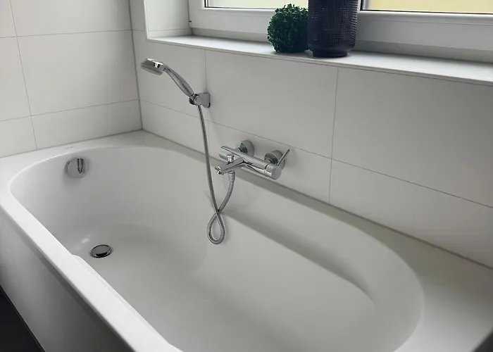 Zentral & Ruhig - Fuer 6 Gaeste In Lage! Appartement *